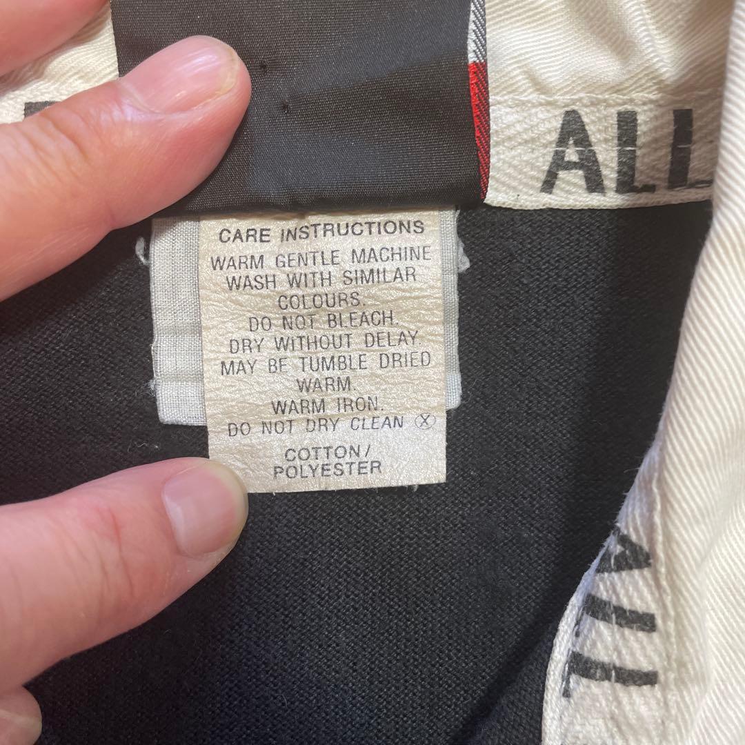 カンタベリー　ALL BLACKS バックにも刺繍あり