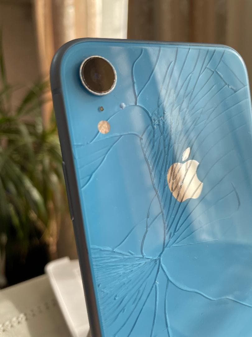 iPhone XR ブルー 64GB 動作品 SIMフリー (背面割れ)