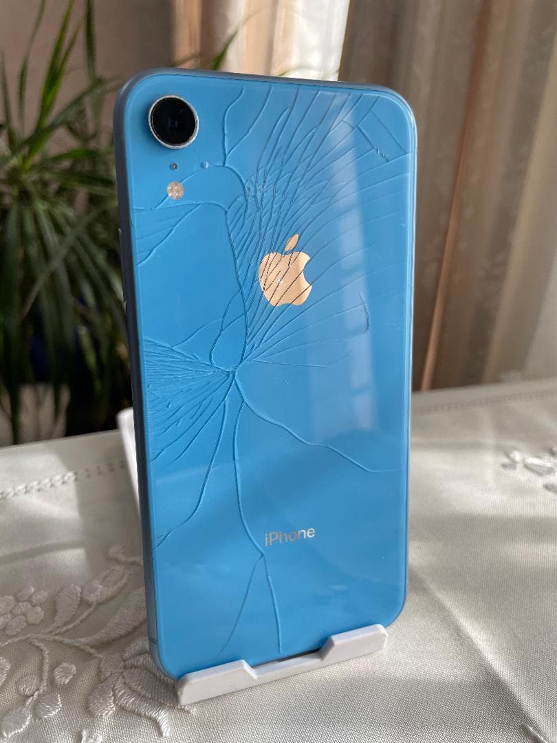 iPhone XR ブルー 64GB 動作品 SIMフリー (背面割れ)