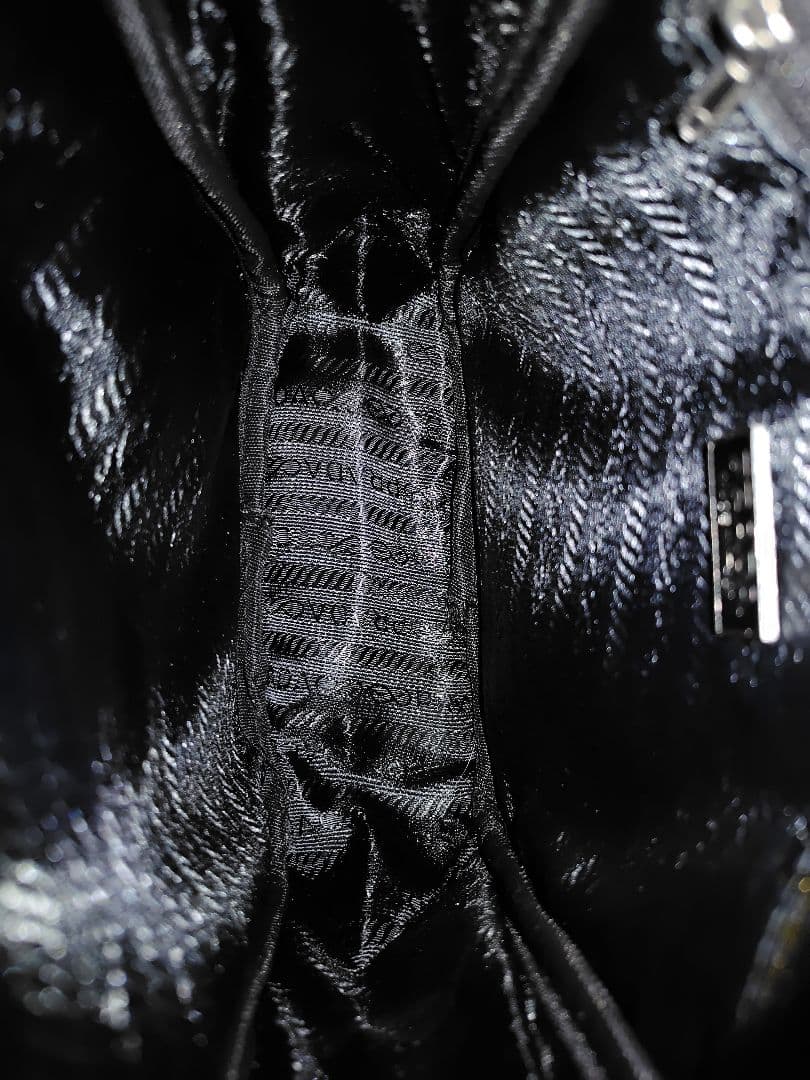 PRADAショルダーバック