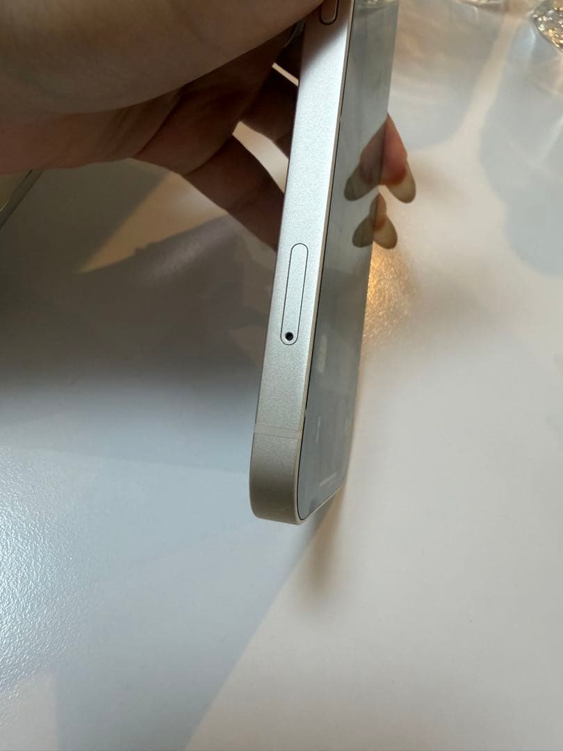 Apple iPhone 13 ホワイト