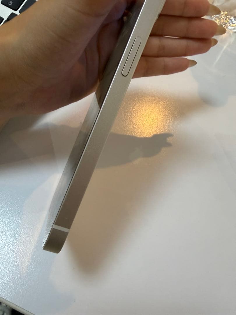 Apple iPhone 13 ホワイト