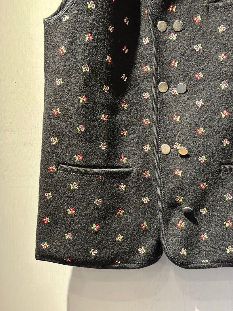 RIER WALKER GILLETブラック花柄ベスト