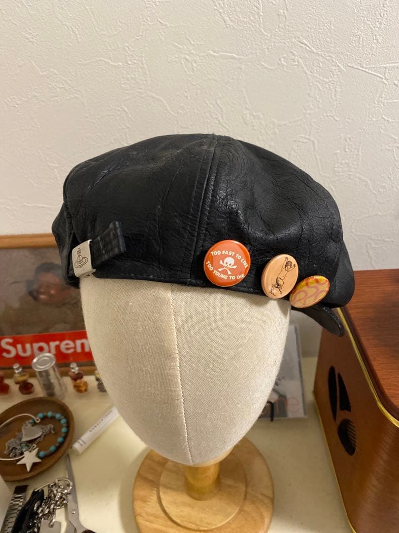 ヴィヴィアンウエストウッドマン　ハンチング帽　缶バッジ