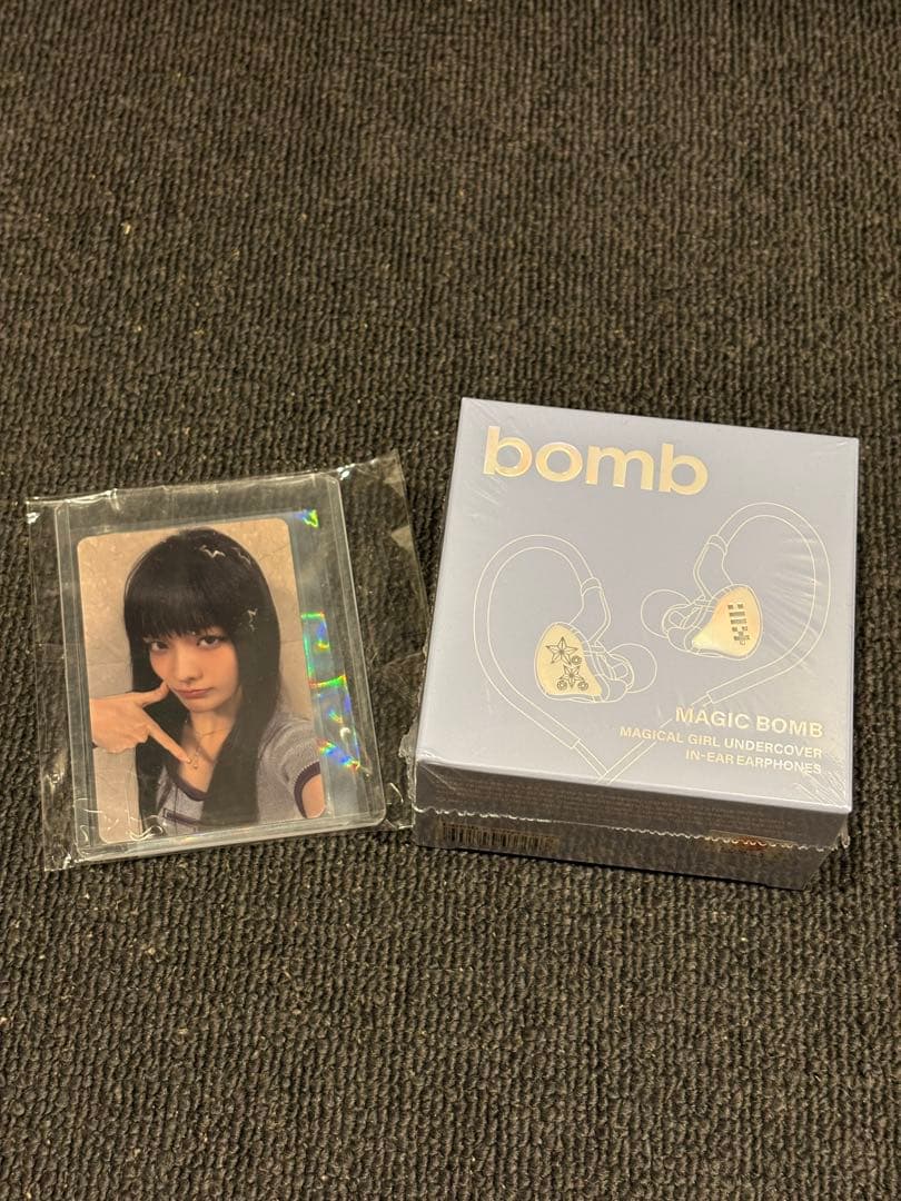 ILLIT bomb イヤホン