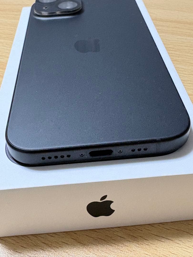 iPhone 15ブラック 本体　256GB simフリー