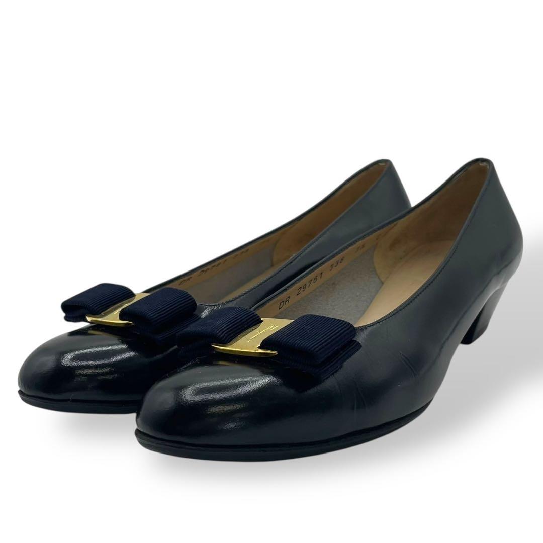 未使用級　フェラガモ パンプス　フラットシューズ　ヴァラ　レザー　黒　ブラック