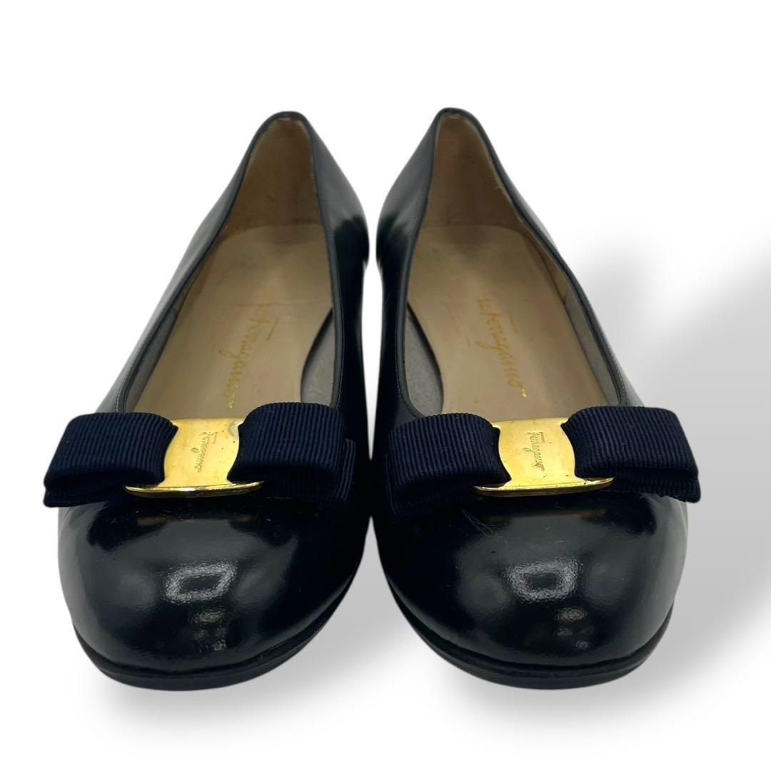 未使用級　フェラガモ パンプス　フラットシューズ　ヴァラ　レザー　黒　ブラック