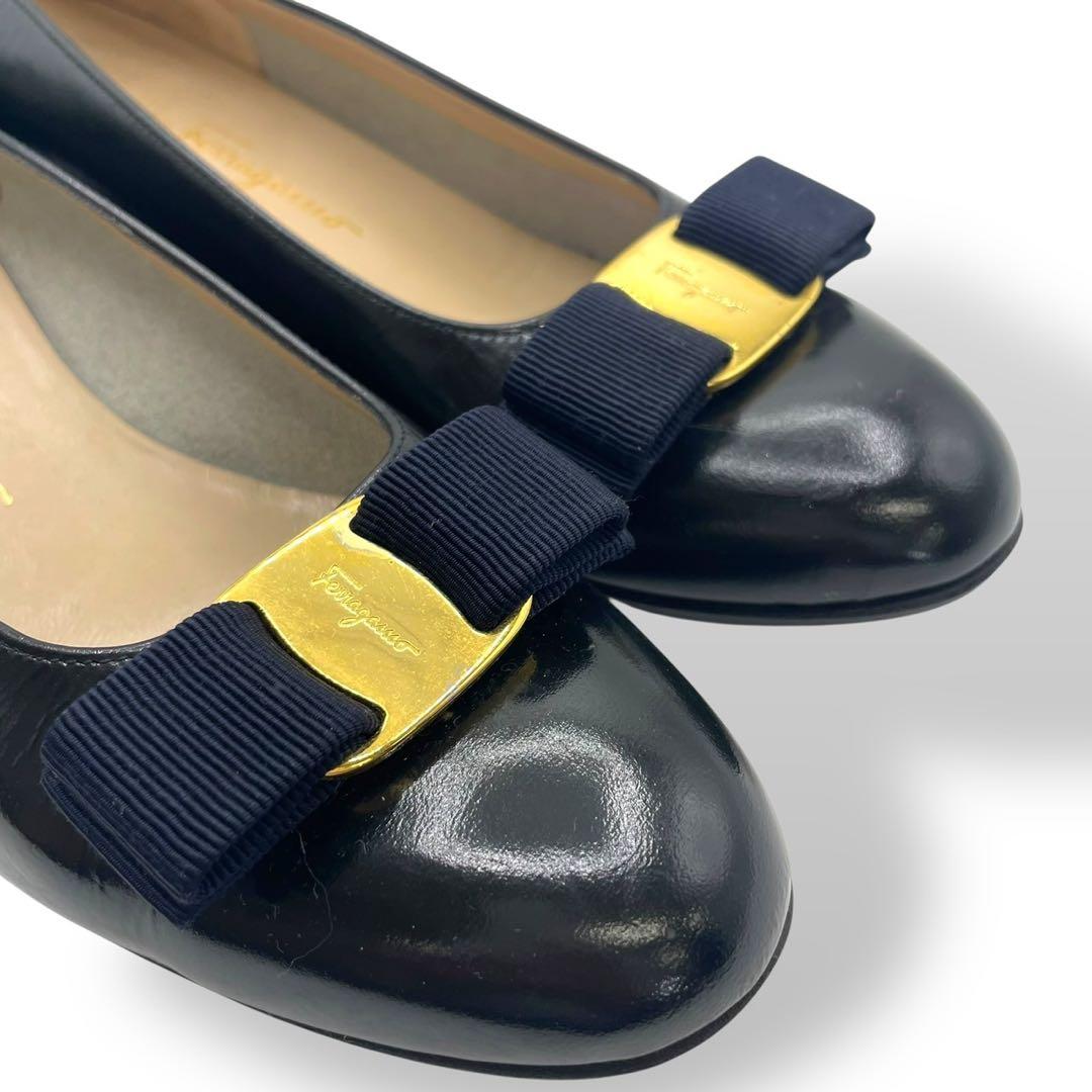 未使用級　フェラガモ パンプス　フラットシューズ　ヴァラ　レザー　黒　ブラック