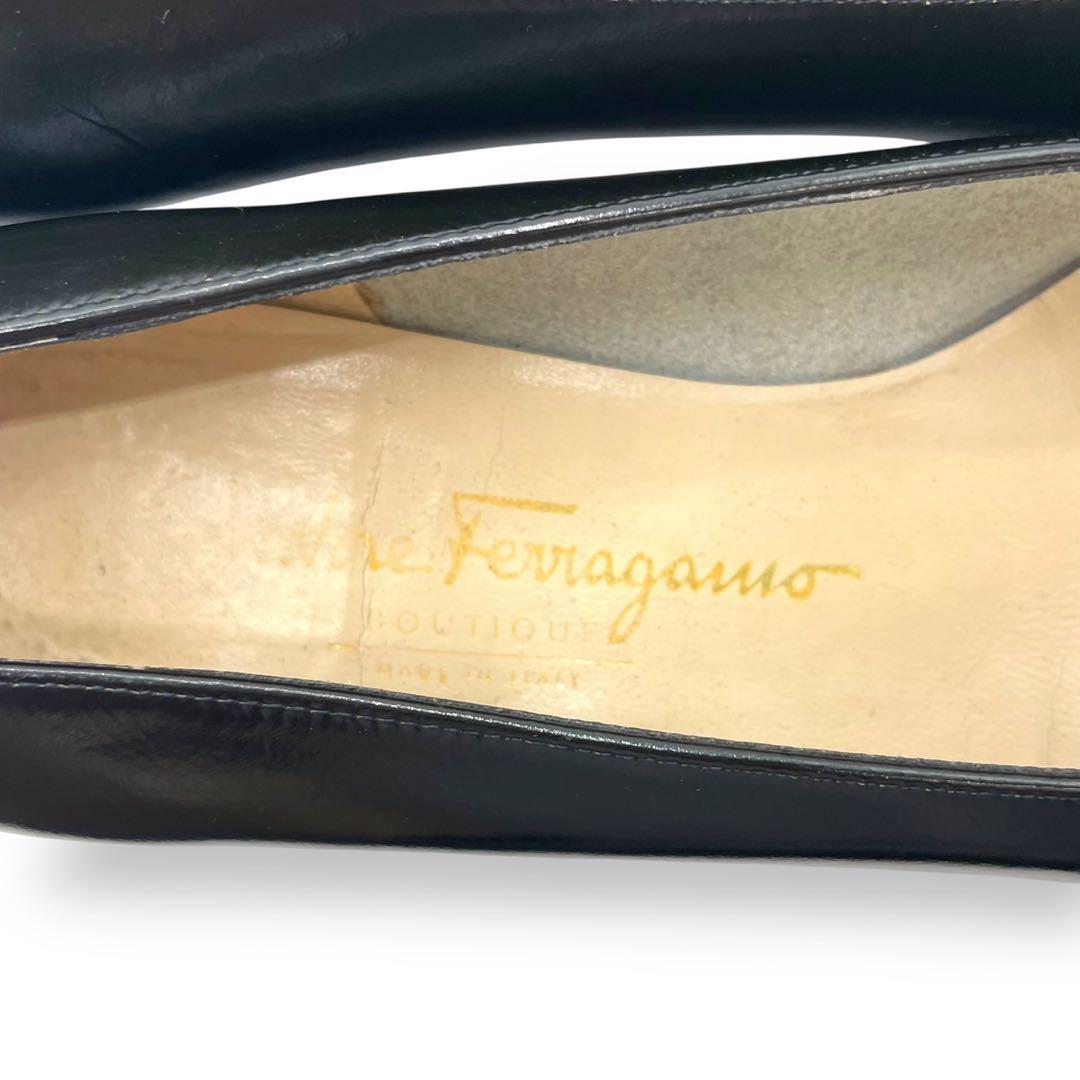 未使用級　フェラガモ パンプス　フラットシューズ　ヴァラ　レザー　黒　ブラック
