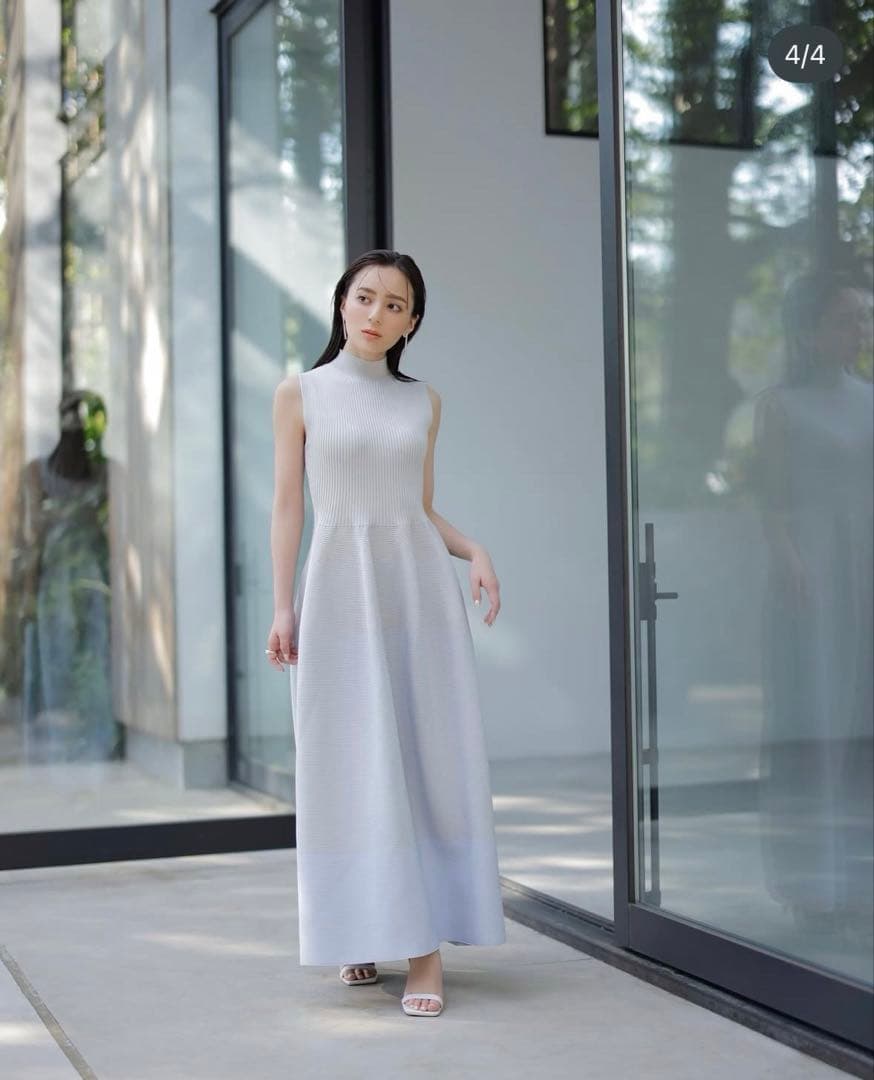 anuans ノースリーブホールガーメントニットワンピース　sax