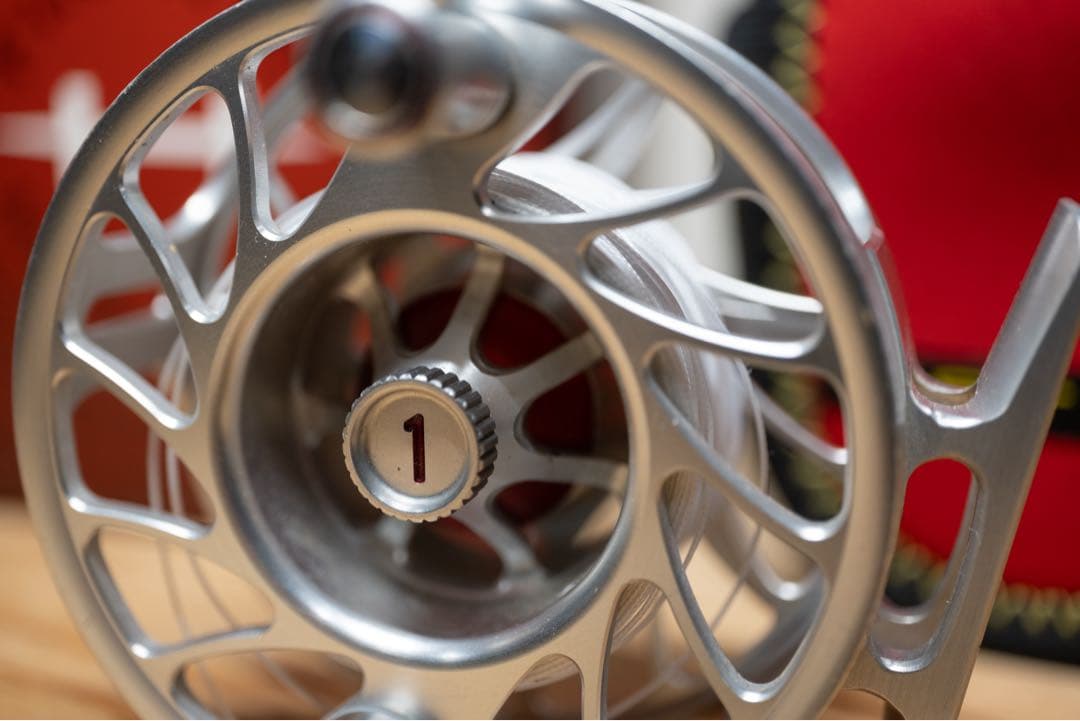 HATCH FINATIC 1plus シルバー ハッチフライリール