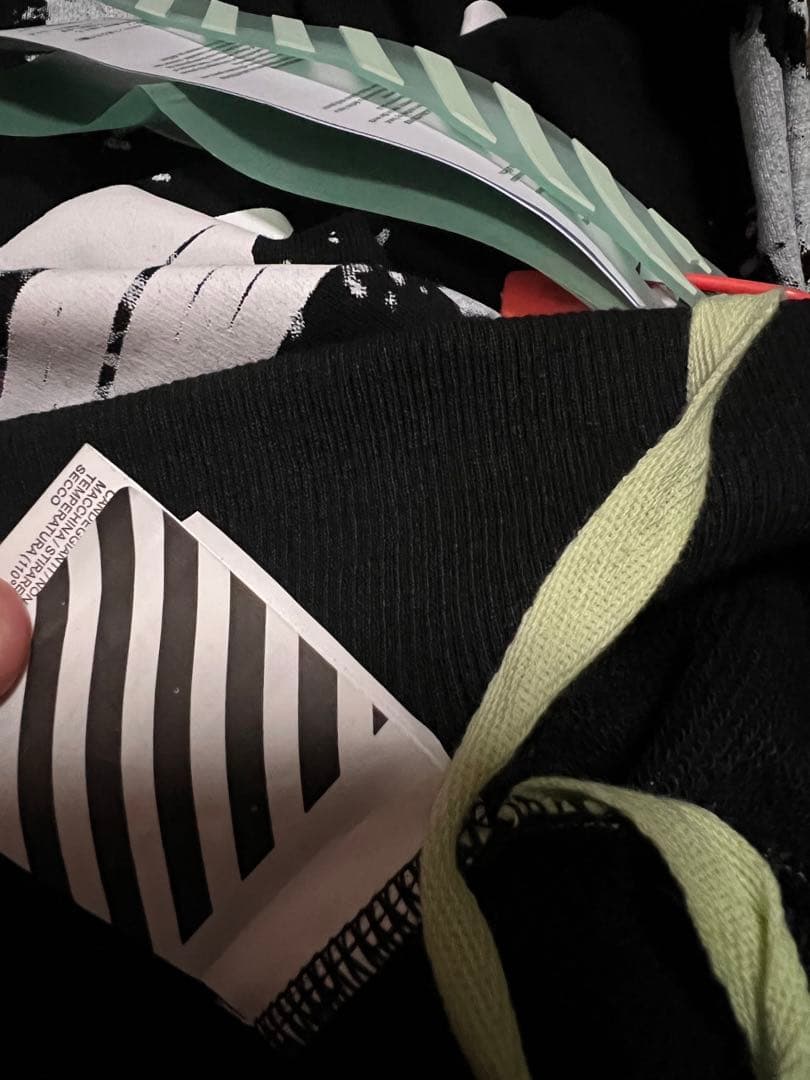 off-whiteGALAXYトレーナー