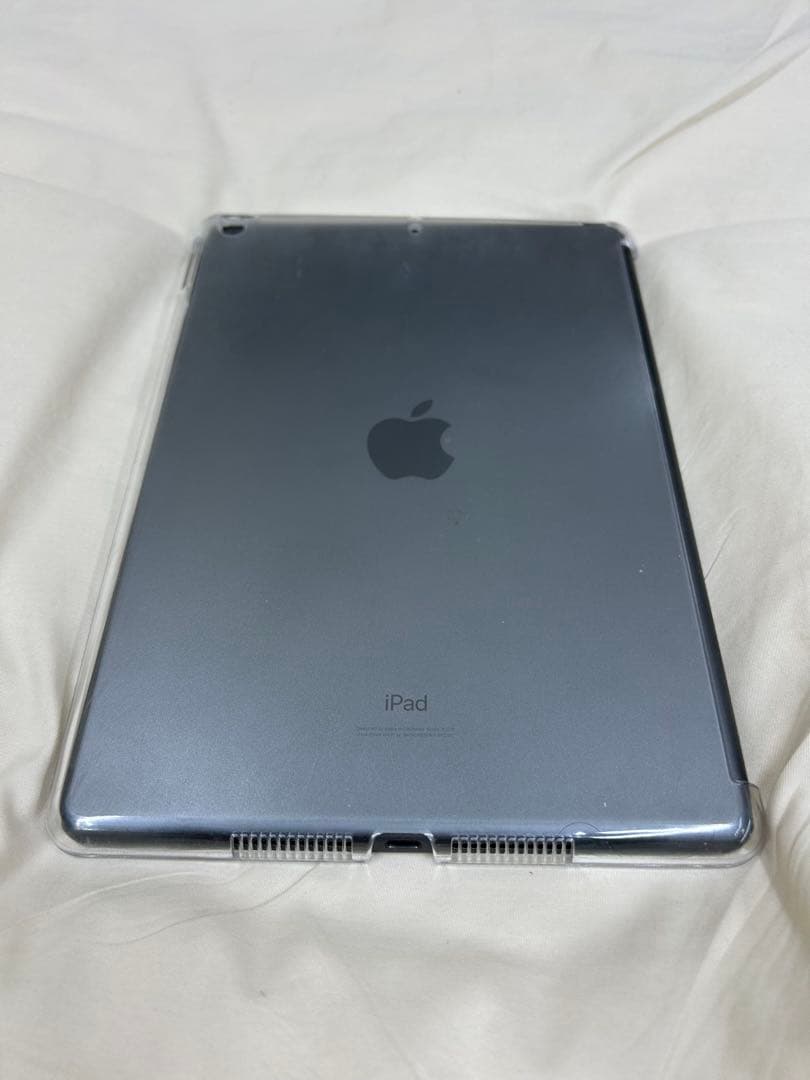 Apple iPad(第8世代) 本体 + キーボードカバー