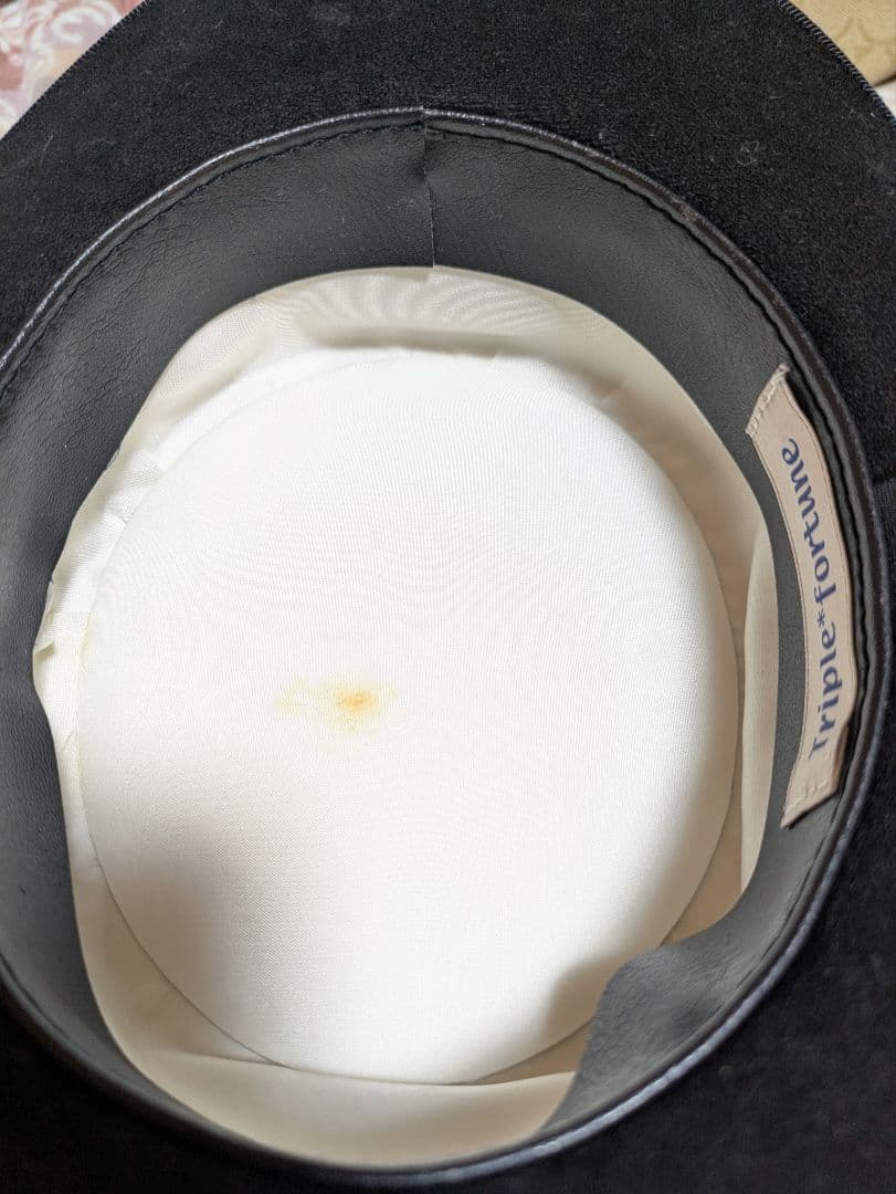 triple fortune フェザー付き黒帽子