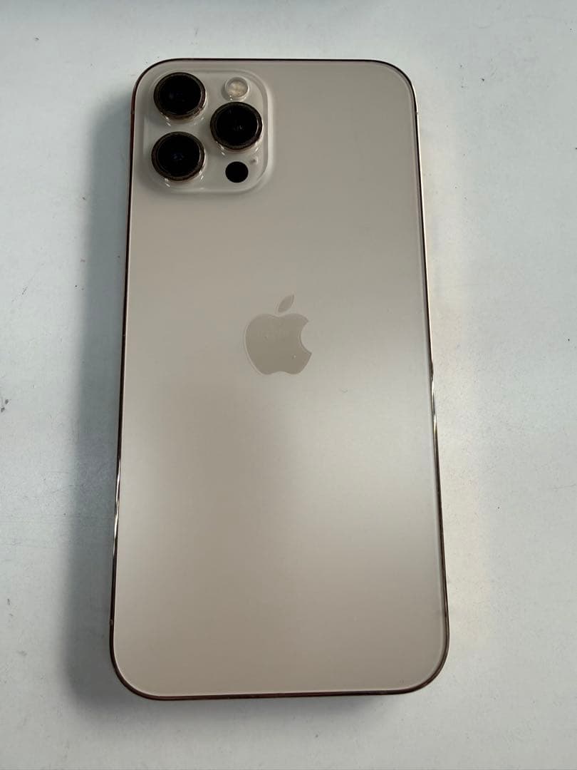 iPhone 12 Pro Maxゴールド と充電ケーブルアダプター