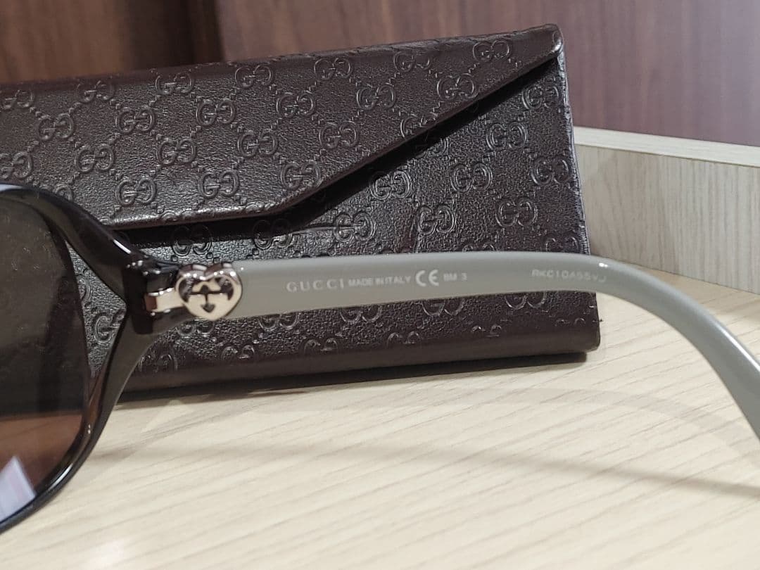 GUCCI／ケース付き