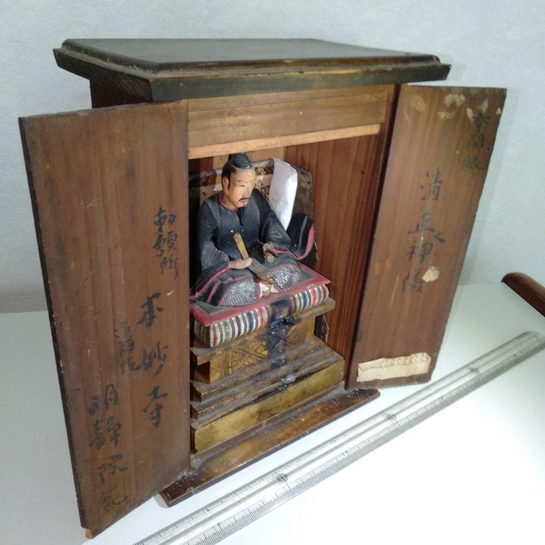 武士の置物　木製　扉付き木製箱付き １体