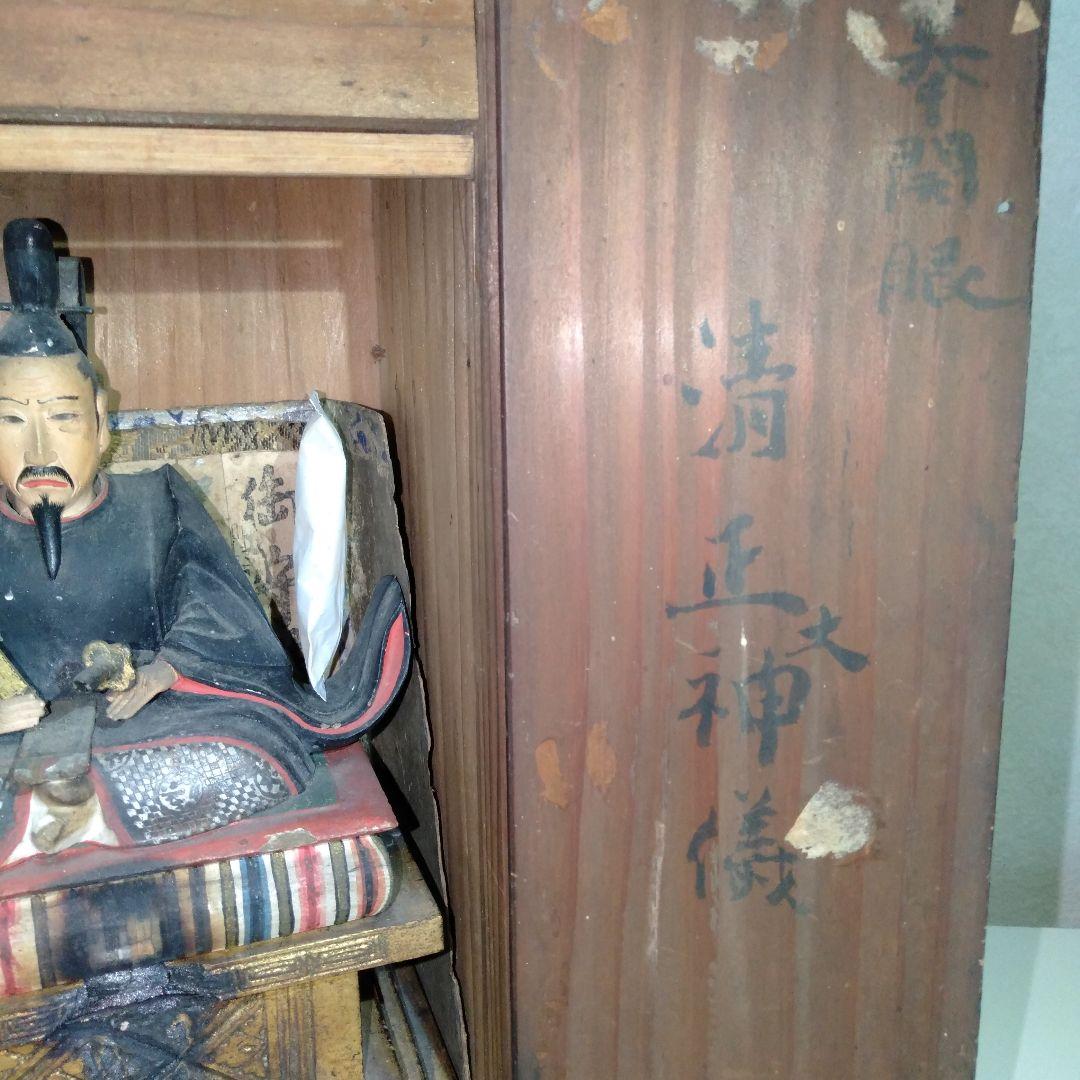 武士の置物　木製　扉付き木製箱付き １体