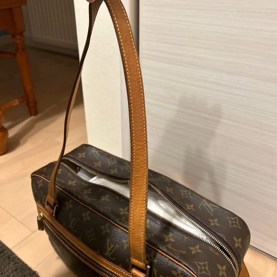 ルイ・ヴィトン モノグラム シテGM