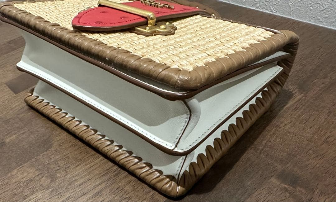 お値下げ　PRADA カイエ　かごバッグ ホワイト/レッド