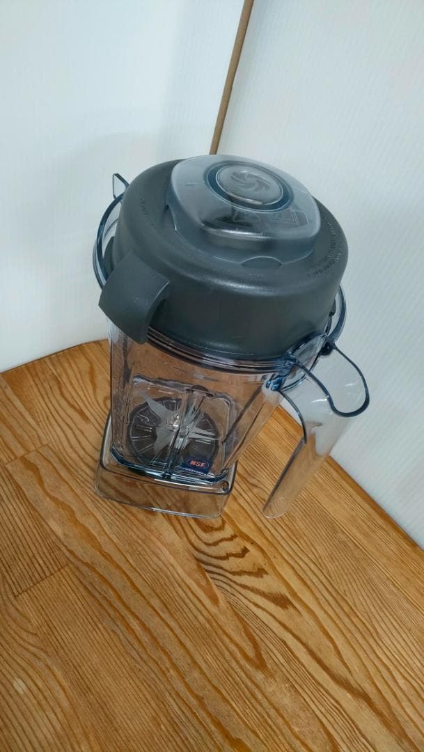 【目立った傷や汚れなし】バイタミックスE310　保証書あり　1606