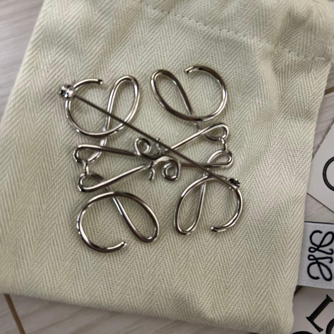 LOEWE ブローチ