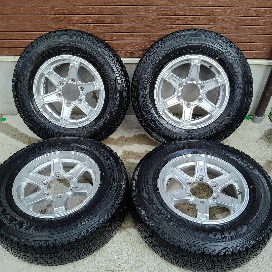 ハイエース KEELER 15インチ スタッドレスタイヤホイール4本セット