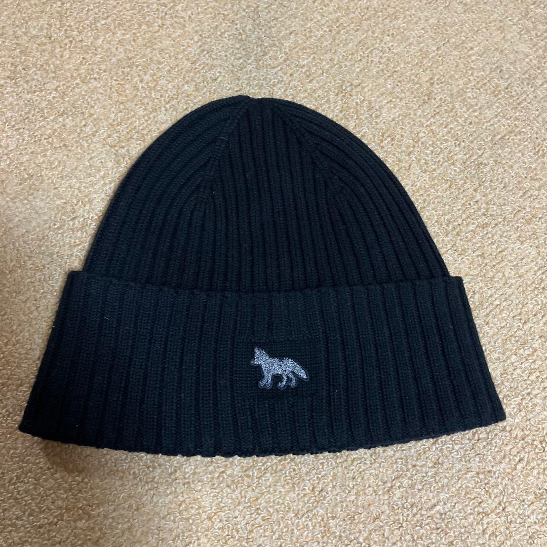 メゾンキツネ MAISON KITSUNE　黒　ビーニー 刺繍付き