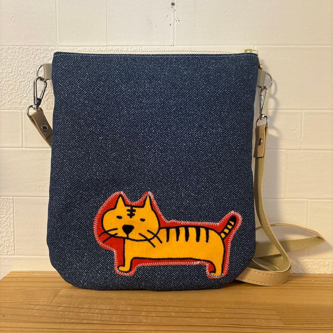 感謝価格　SALE 持ち手付きポーチ　猫柄　人気　ハンドメイド