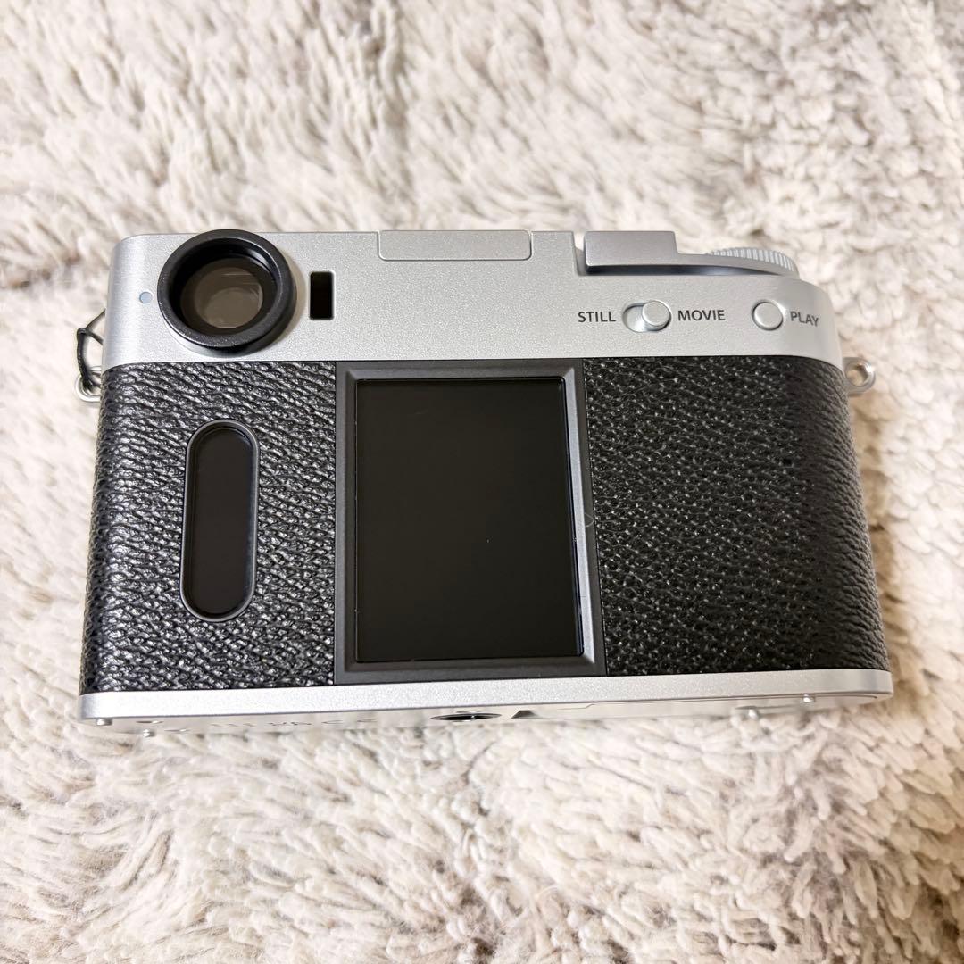 A*.様 FUJIFILM X Half シルバー 富士フイルム