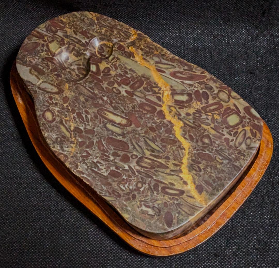 【豆斑玉石の天成楕硯板　瓢箪海】◆小豆色の豆斑や黄竜紋◆珍品◆唐木箱◆7.2吋