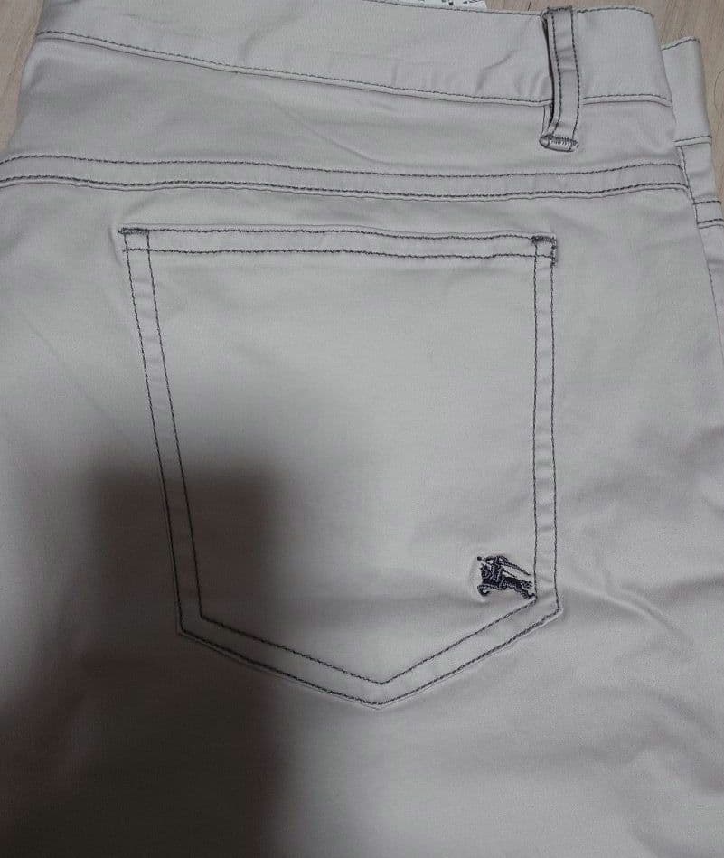 BURBERRY BLACK LABEL ライトグレー チノパン 82 未使用
