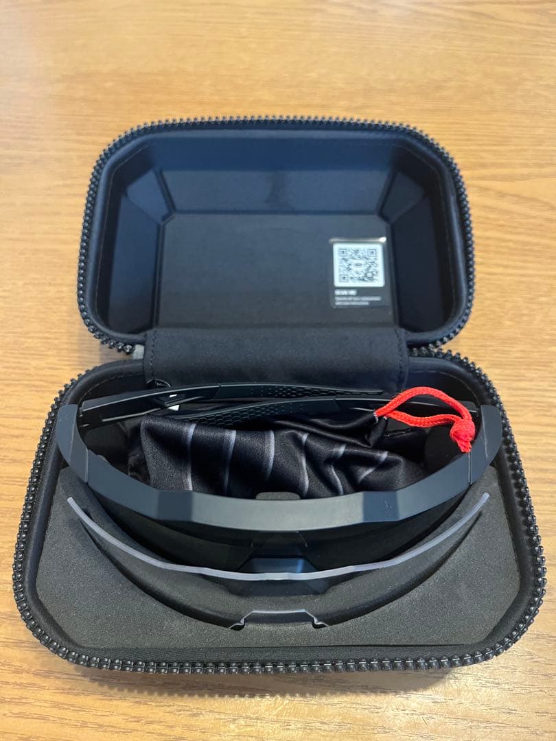 100% スポーツサングラス スモークレンズ