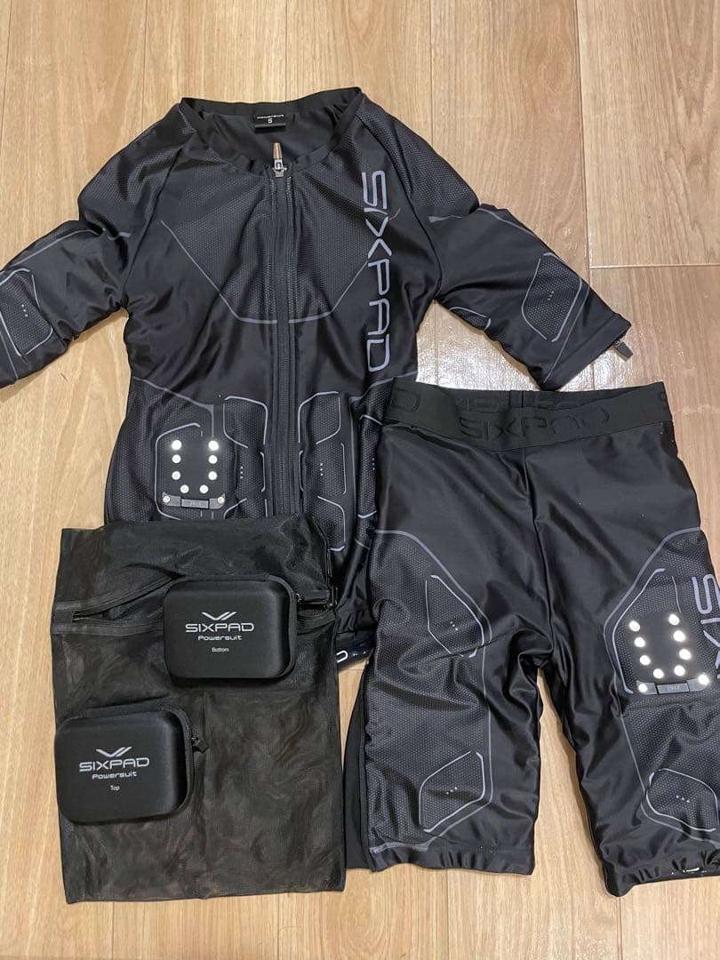 【お値下げ中】SIXPAD EMSパワースーツ上下　メンズS