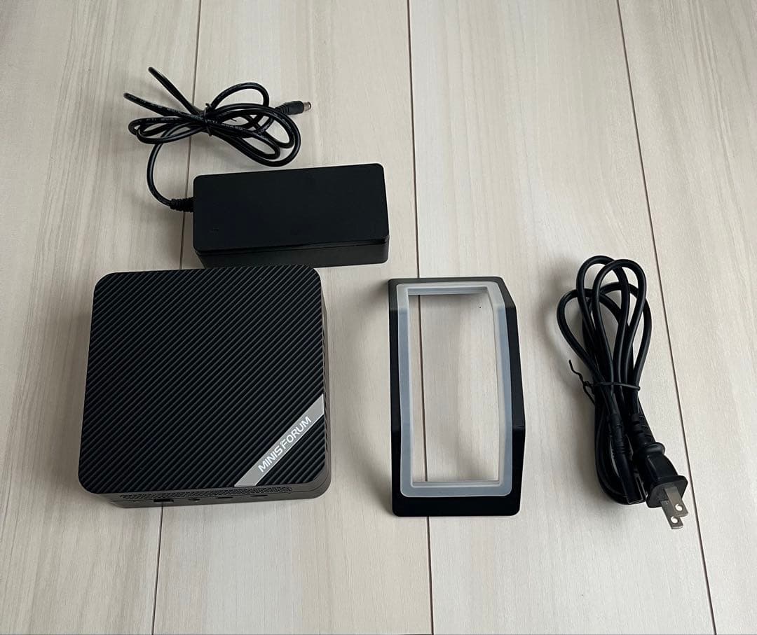 ミニPC Minisforum UM560XT