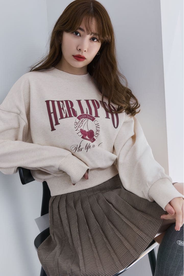 新品未使用 herlipto Classic Cherry Sweatshirt