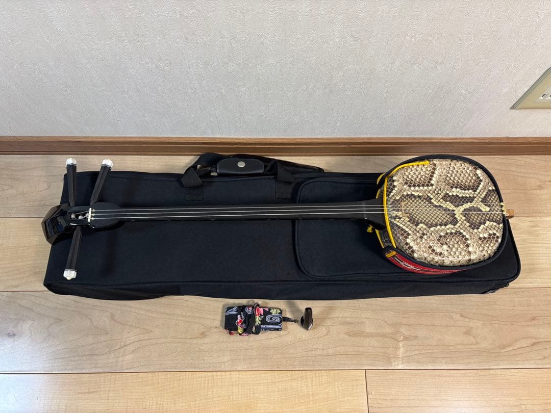 本ヘビ皮　三線　ケース付き