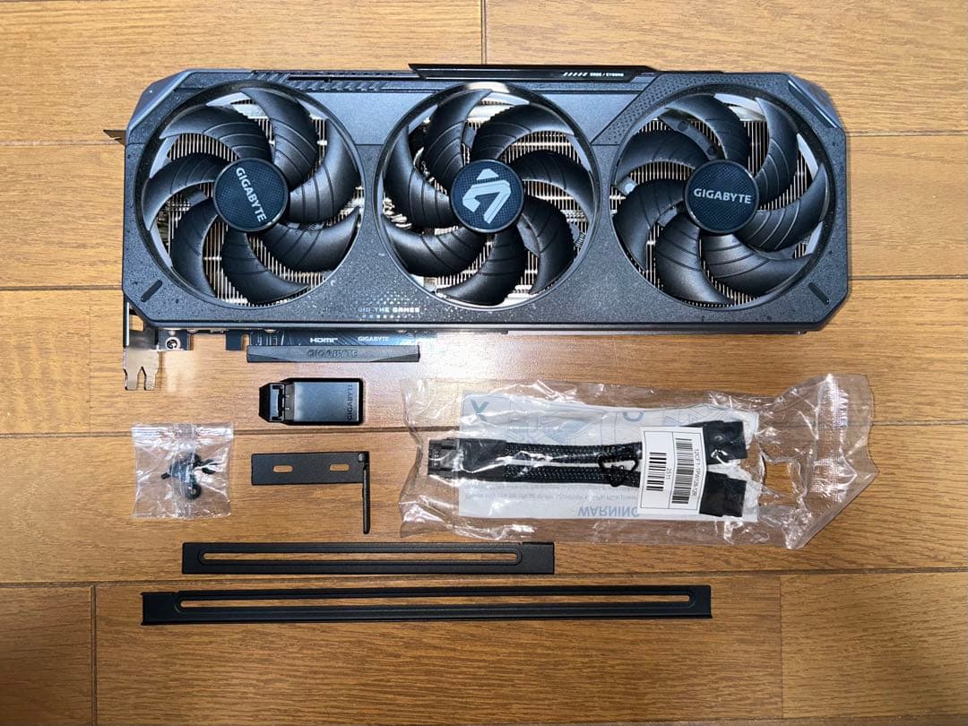 ⭐︎美品⭐︎ GIGABYTE RTX 5070 GAMING OC 12G