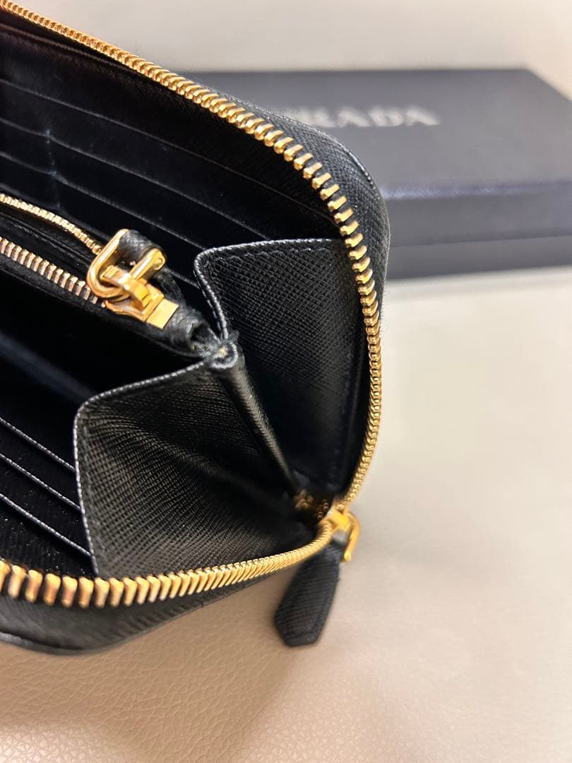 PRADA プラダ 長財布 ラウンドファスナー 黒 正規品 箱付き