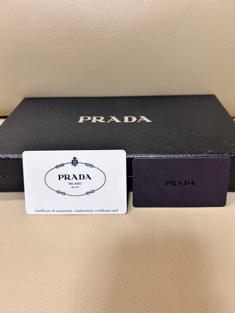 PRADA プラダ 長財布 ラウンドファスナー 黒 正規品 箱付き