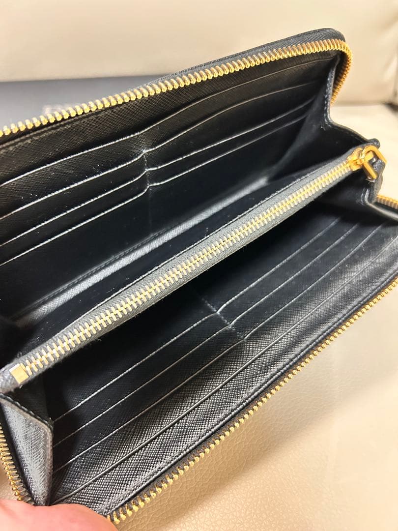PRADA プラダ 長財布 ラウンドファスナー 黒 正規品 箱付き