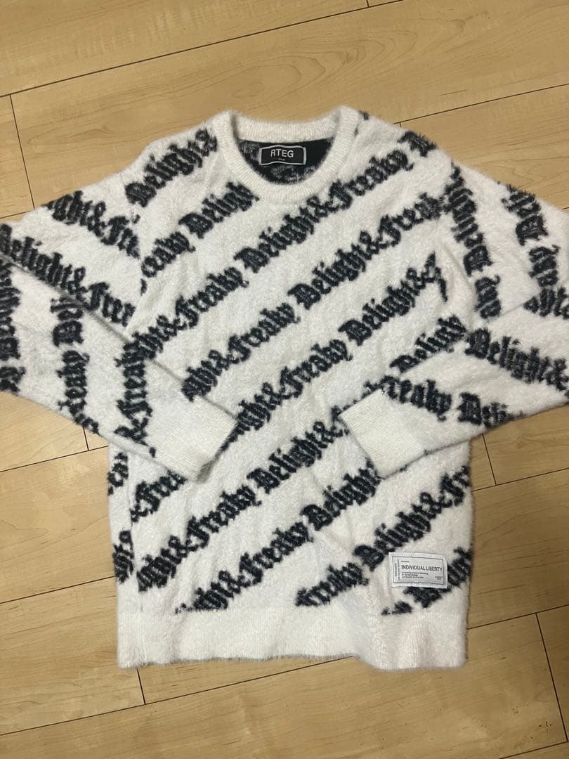 秋元強真着用　アダムスジャグラー　ニット