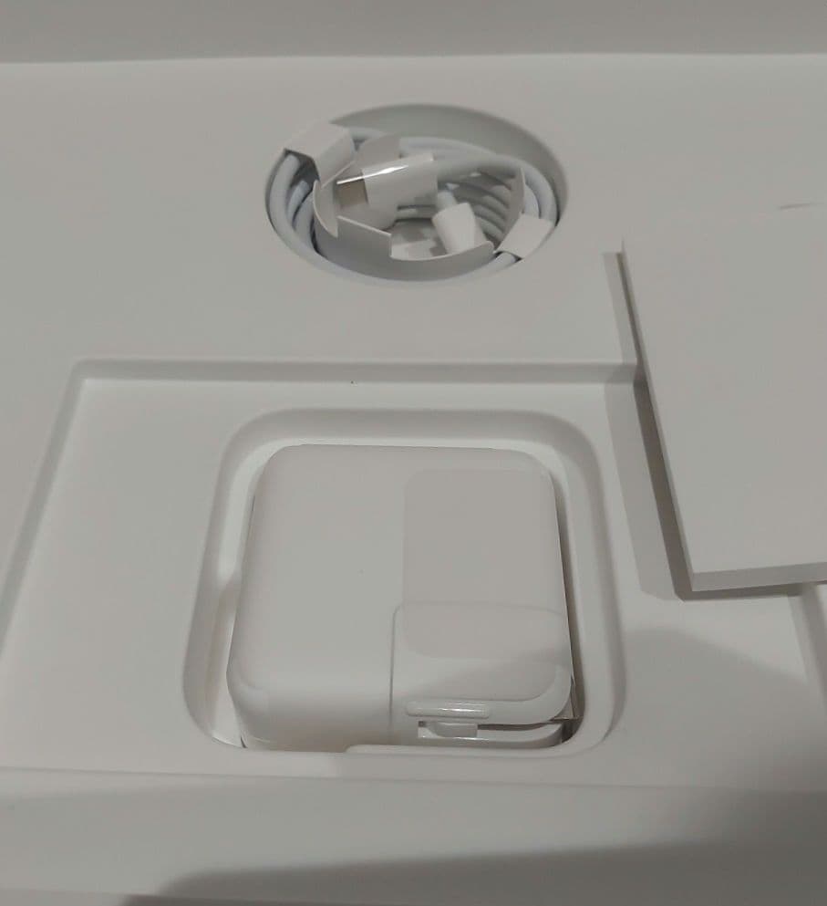 MacBook Air M1　メモリ8GB SSD 256GB スペースグレイ