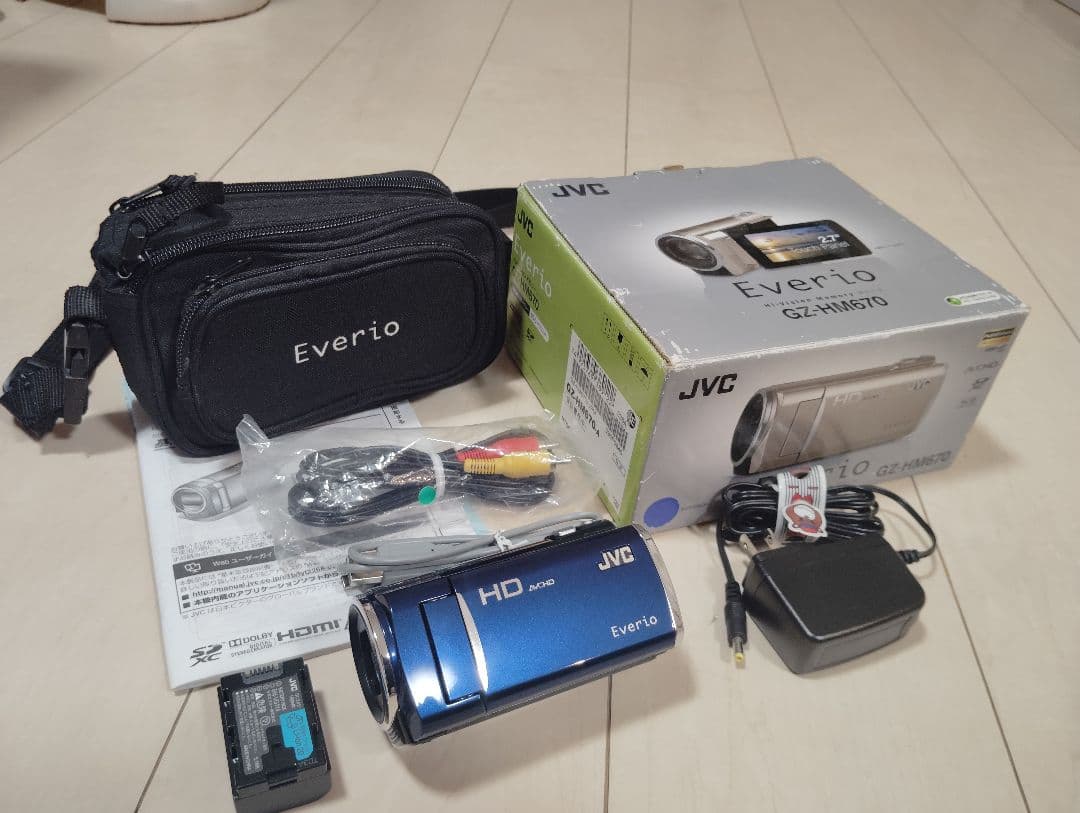 ビデオカメラ　エブリオ　Everio　GZ-HM670　専用ポーチ付