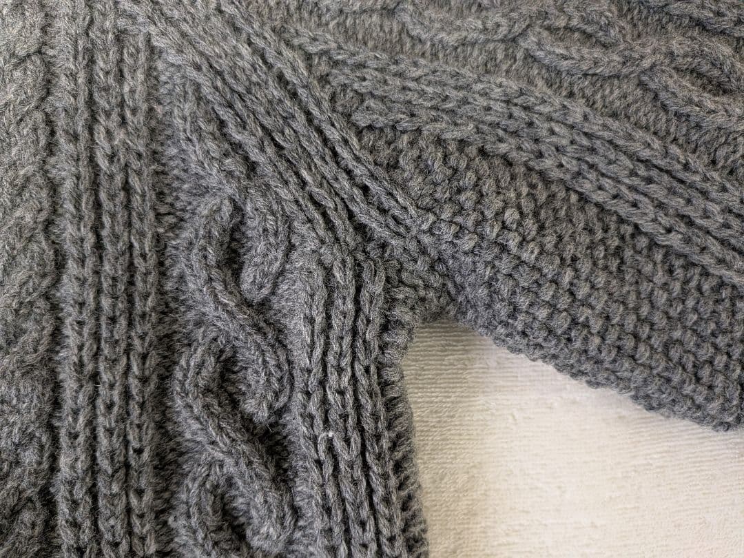 Inverallan グレー ケーブルニットセーター