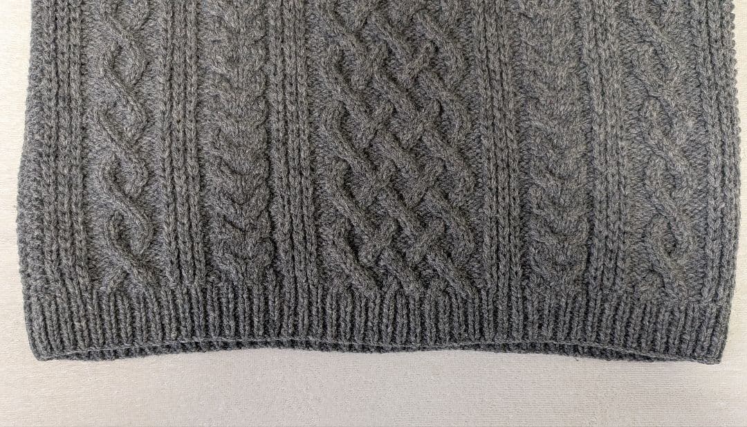 Inverallan グレー ケーブルニットセーター