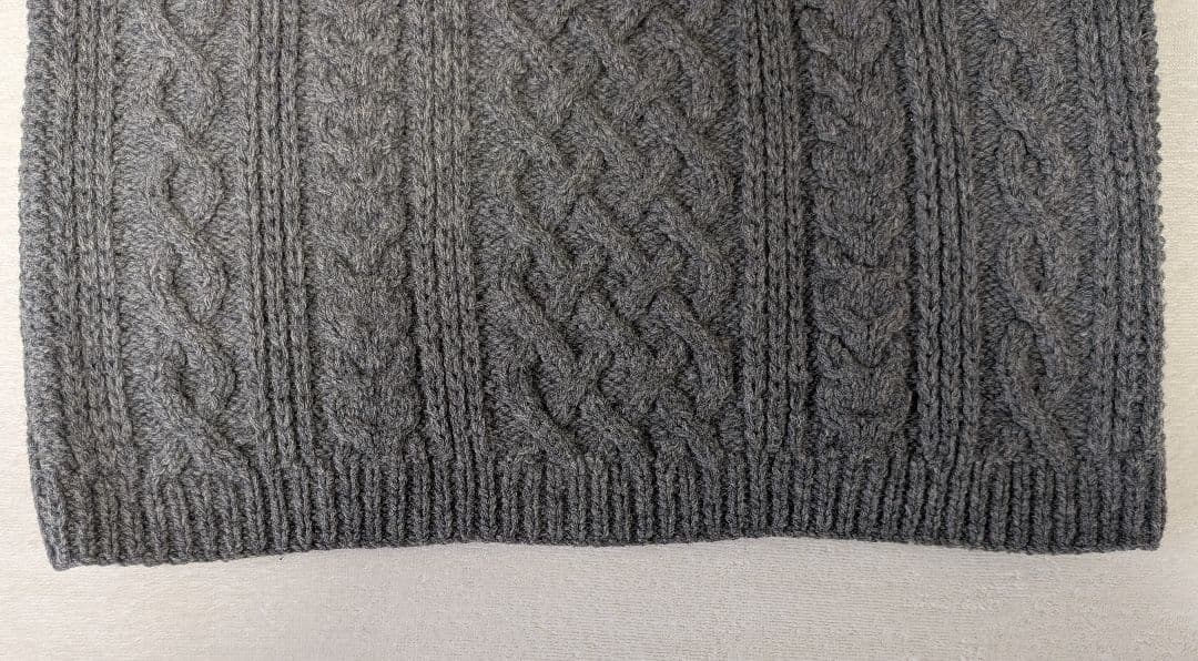 Inverallan グレー ケーブルニットセーター