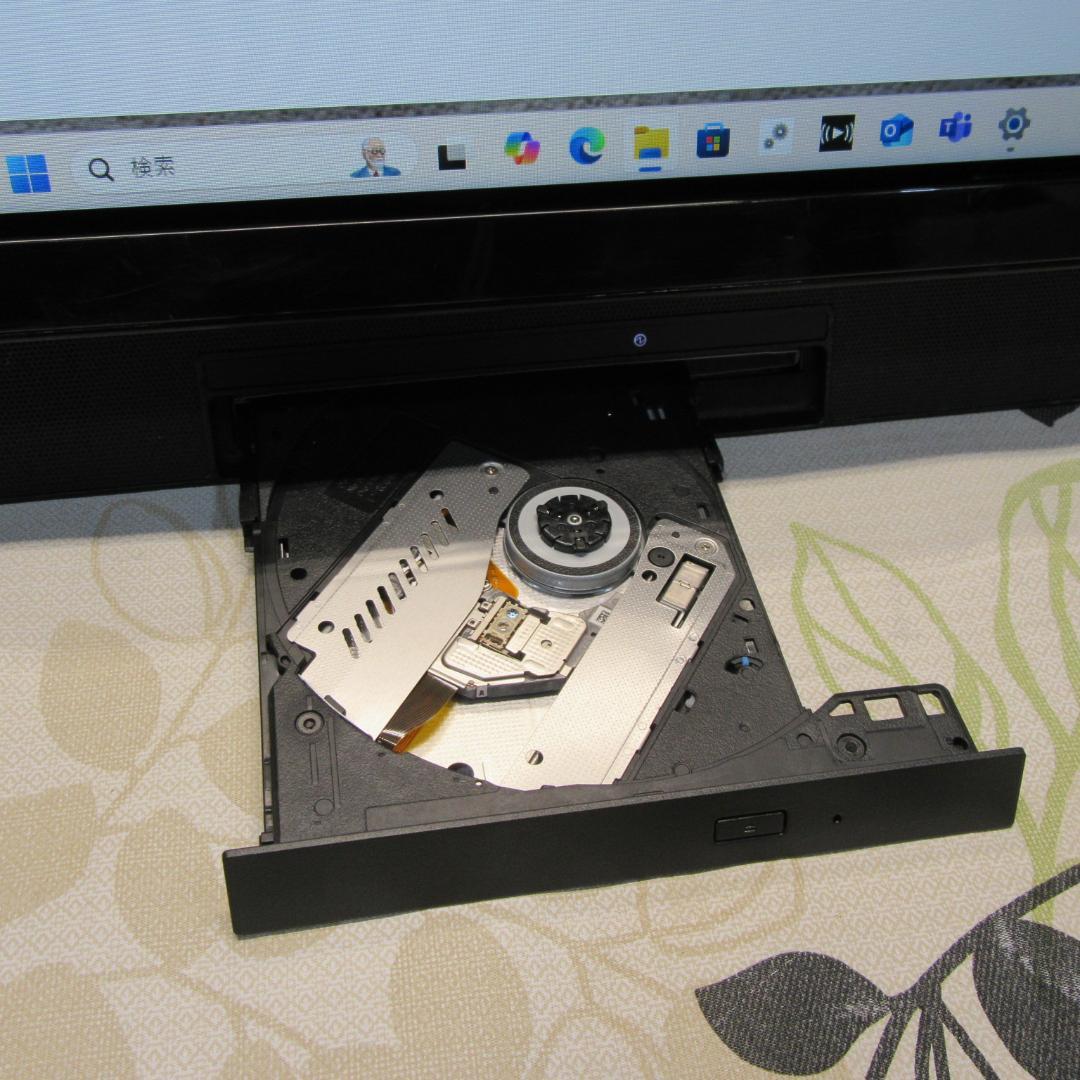 Win11公式対応8世代Corei5/メ16/SSD+HDD/ブルーレイ/カメラ