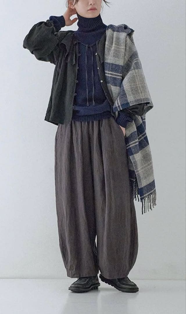 ネストローブ2023AW 起毛リネンコクーンパンツ　インクブラック